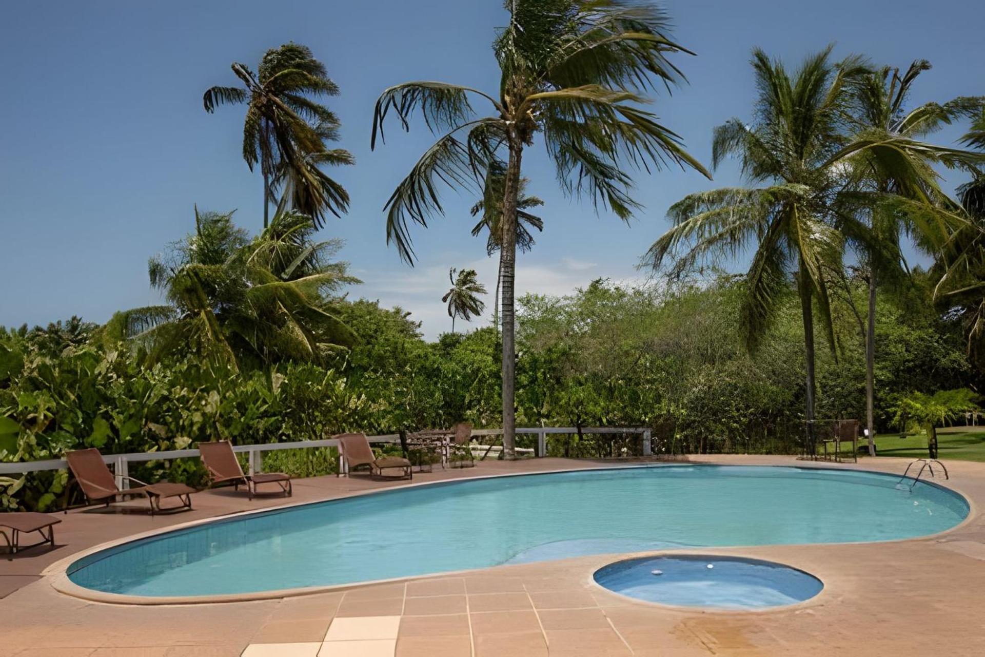 Taperapuan Beachfront Haven: Poolside Retreat with Wi-Fi Porto Seguro Exterior photo
