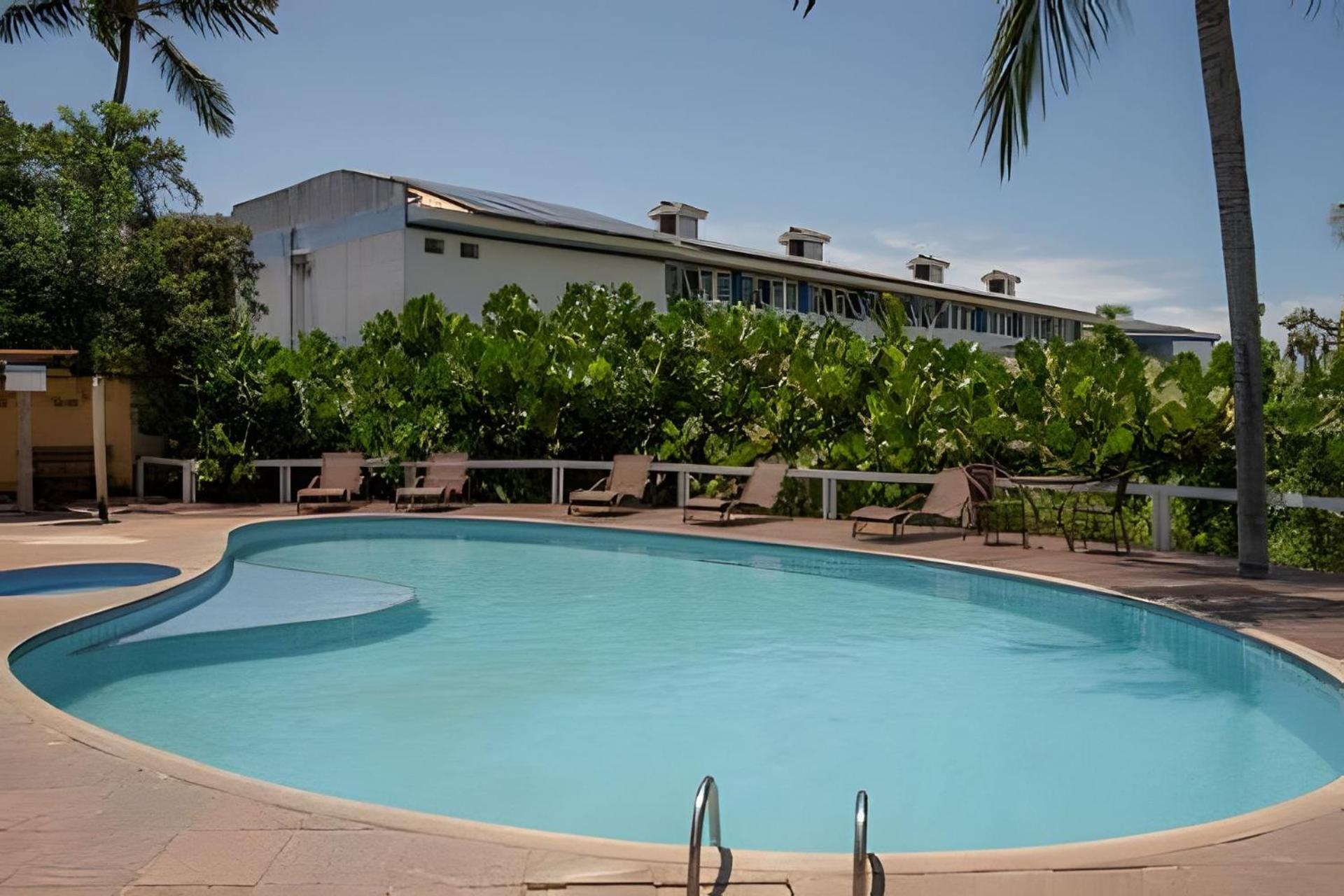 Taperapuan Beachfront Haven: Poolside Retreat with Wi-Fi Porto Seguro Exterior photo
